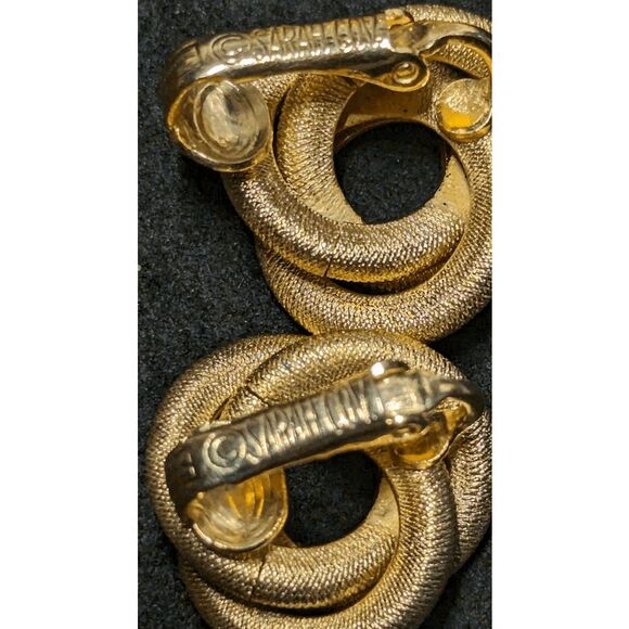 Vintage 1965 Sarah Coventry Textured Gold Circle Brooch & Clip-on Earrings Set - Picture 3 of 4